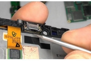 Nokia Lumia 720 internals, disassembly and reassembly
