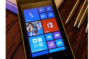 Video: First Nokia Lumia 525 hands on (proto)
