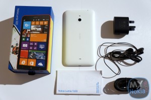 Video & Gallery: Nokia Lumia 1320 Unboxing and Impressions