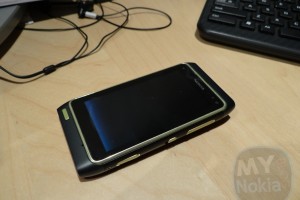 MNB RG: Two-Tone Nokia N8 #Symbian #Tron