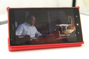 Video and Gallery: Red Nokia Lumia 1520 flip cover