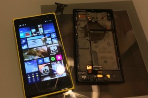 Plastic Surgery back to black: DIY Housing change on Nokia Lumia 1020