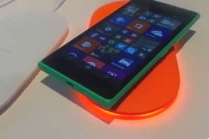 Video: Hands on with cool glowing Nokia Qi Wireless Charging Pad