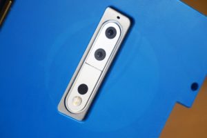 Nokia 9 hiding in secretive cyan case, dual camera in situ